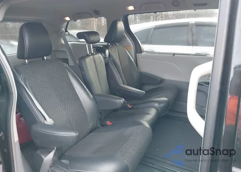 2013 Toyota Sienna Se 8 Passenger z USA, uszkodzony, nr VIN 5TDXK3DC1DS313138